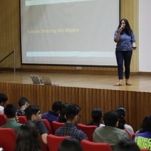 Nishka Mishra (ASP 23) expressing her experience of volunteering with the OLS on stage with the incoming students