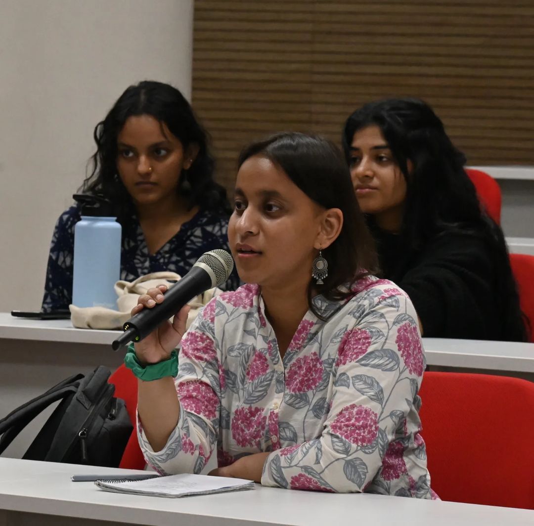 A student participant asking a question to the panelists
